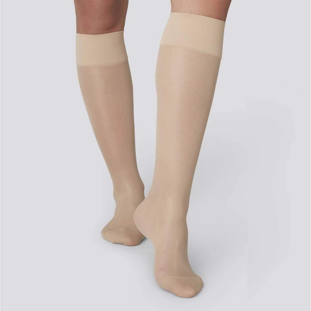 Bea-beige-knästrumpor-swedish-stockings-nylon.jpg