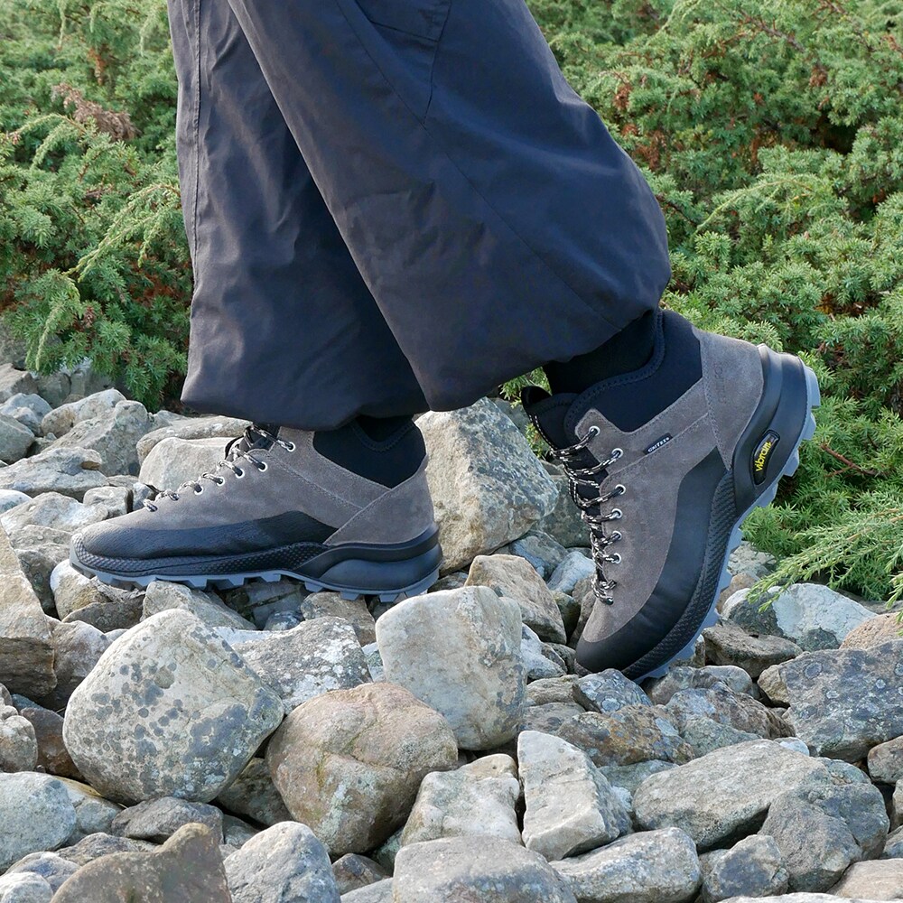 Kängor-Step-Mid-slitstarka-Mocka-grå-vibram.jpg