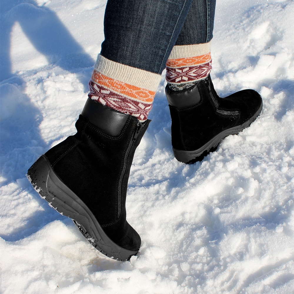 Minfot-Boden-mocka-svart-ull-dubbsko-snö.jpg
