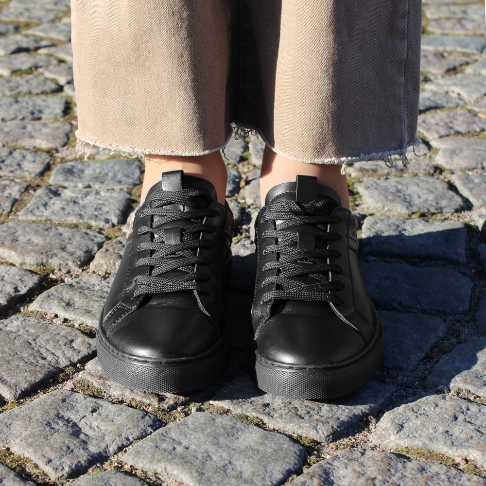 Minfot-Comfort-Sneakers-Skinn-Leopard-Svart-citysneakers-mjukpolstrad-hälkappa.jpg