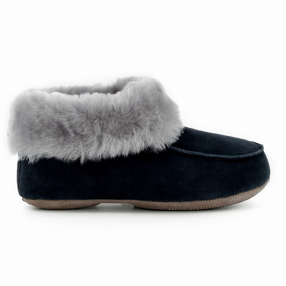 Minfot-Fårskinnstofflor-Home-Navy.jpg