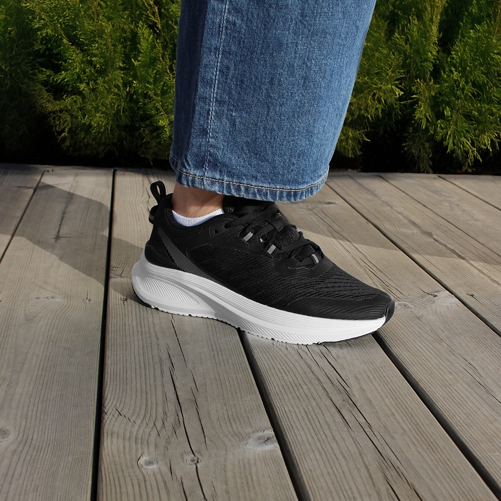 Minfot-Journey-Sneaker-Black-reflexdetaljer.jpg