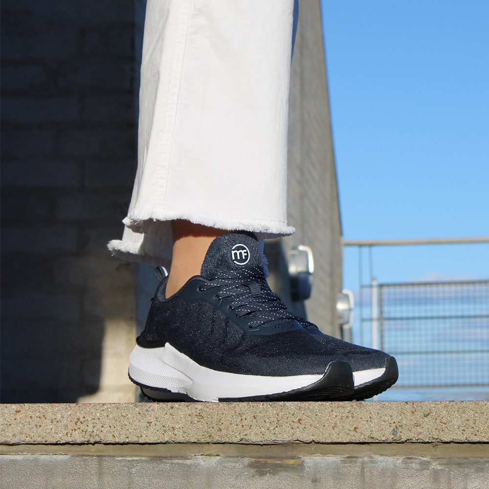 Minfot-Move-Navy-Sneakers-Reflextrådar.jpg