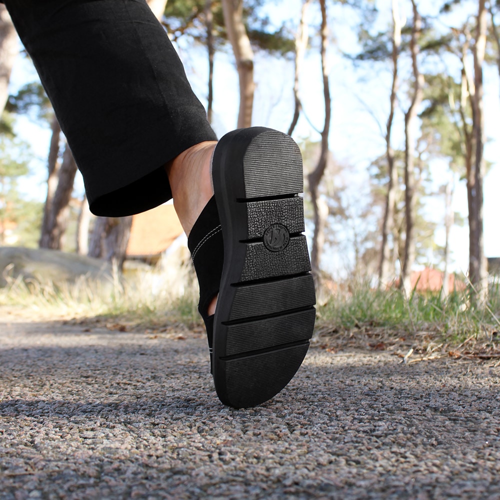 Minfot-Sandal-Komfort-Maira-Nubuck-Svart-slip-in-sommarsandaler.jpg