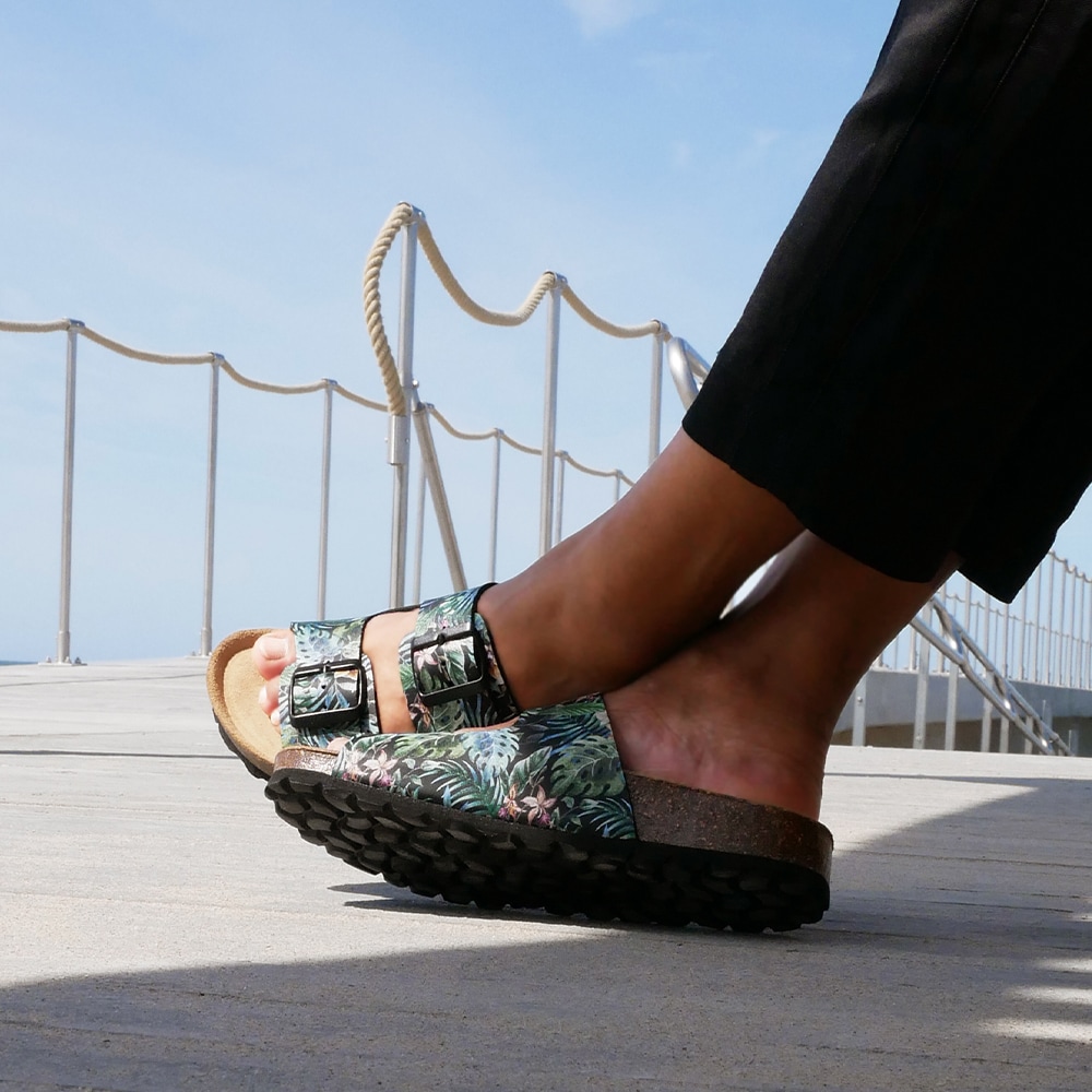 Minfot-Sandaler-Softstep-Tropical-Glow-Svart-sommarsanda.jpg