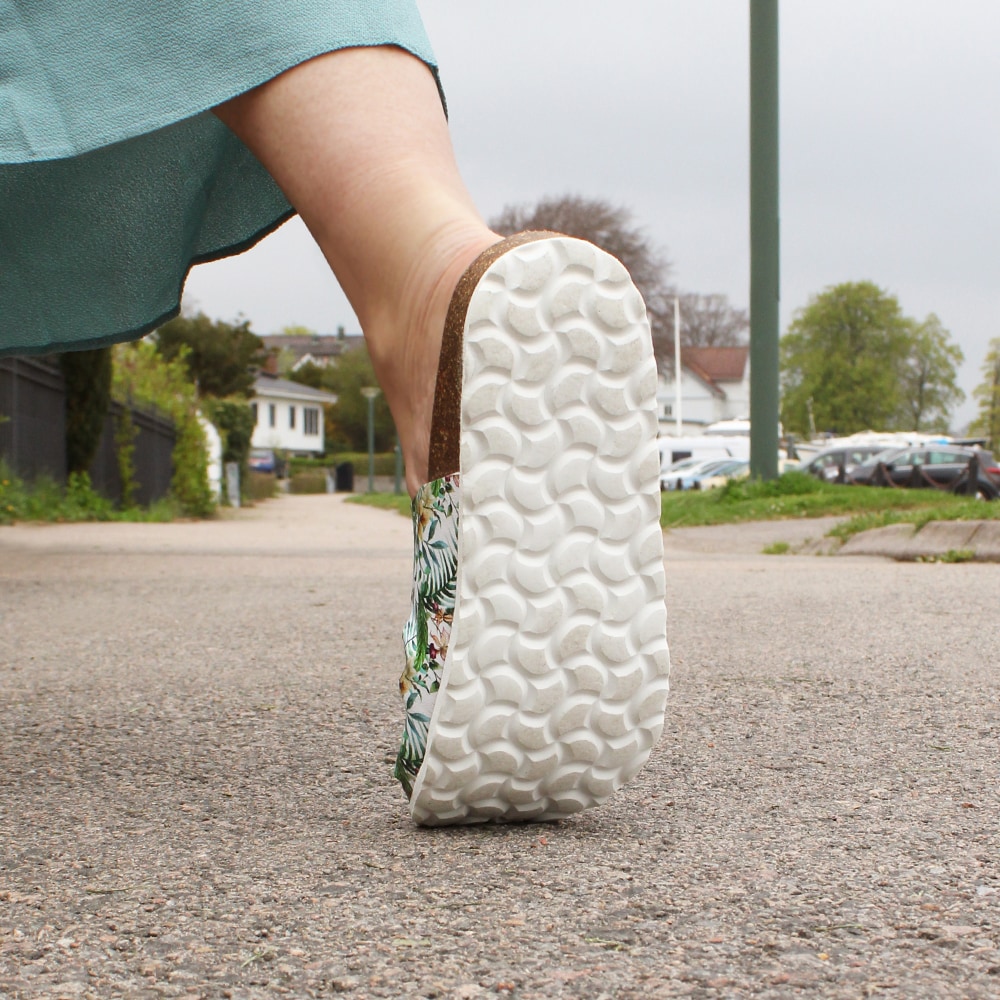 Minfot-Sommarsandaler-Softstep-Tropical-Vit-mjuk-fotbädd-korksandal.jpg