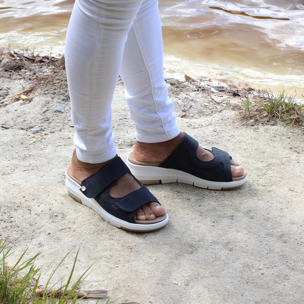 bea-fotriktiga-sandaler-slip-on-uttagbar-fotbädd-nubuck-navy-stretch.jpg