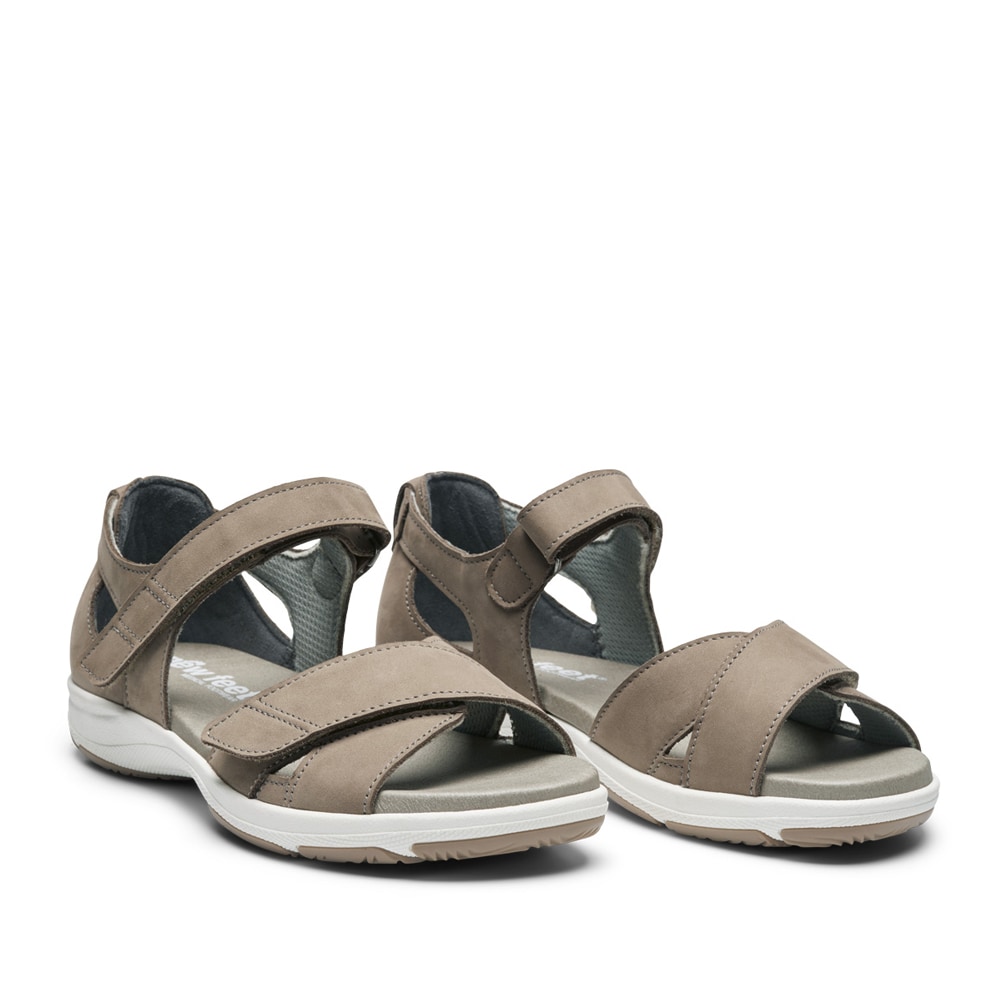 breda-sandaler-med-hälkappa-new-feet.jpg
