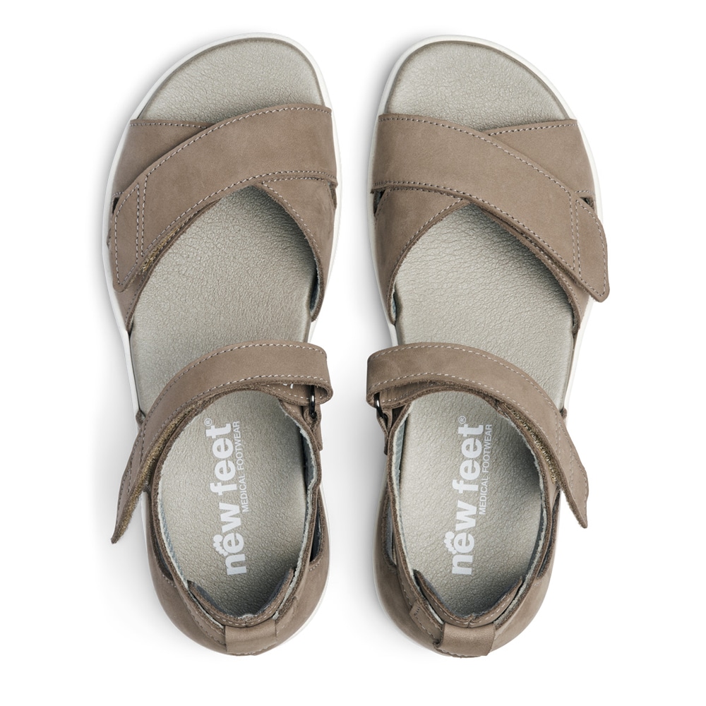 breda-sandaler-med-lös-fotbädd-new-feet.jpg