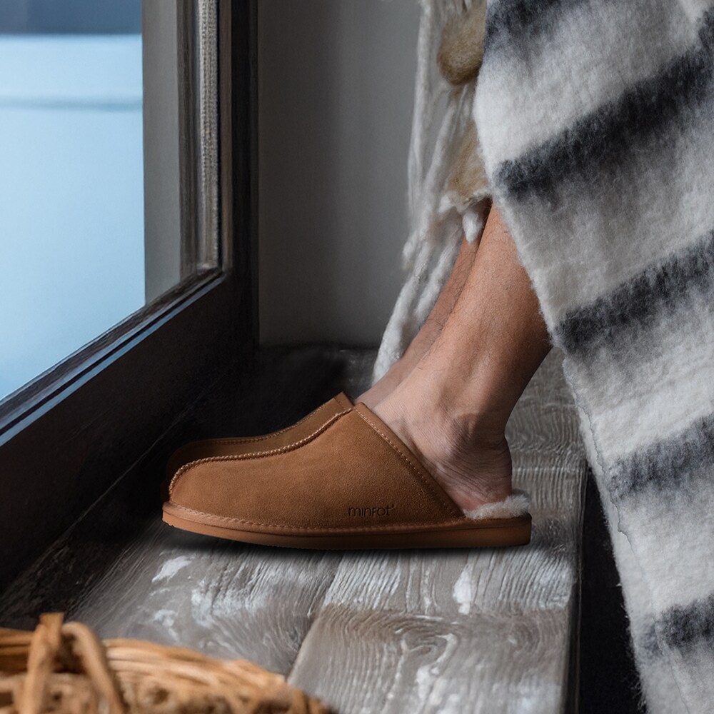 bruna-fårskinnstofflor-minfot-chestnut.jpg