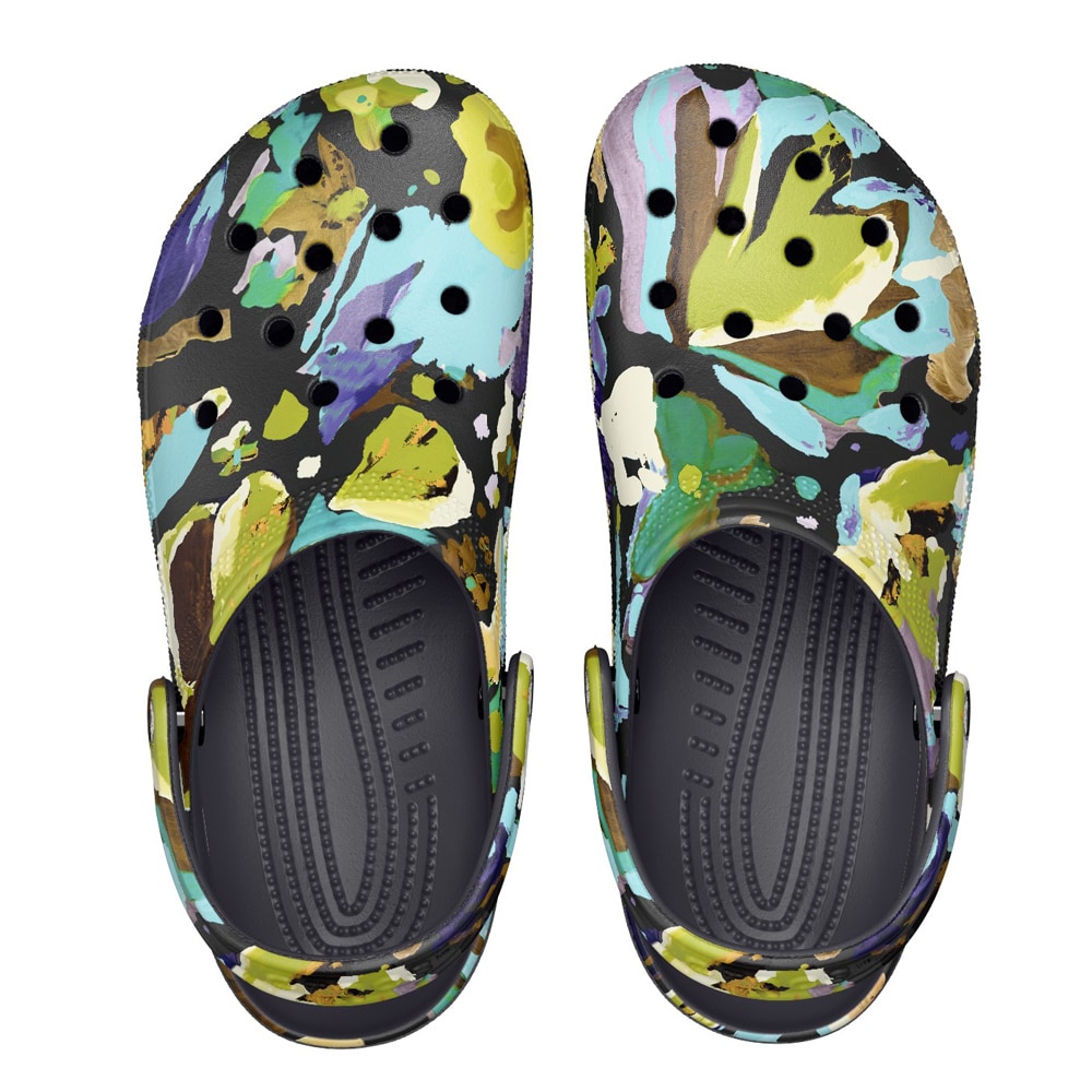 crocs-classic-clog-floral-mönstrade-crocs.jpg