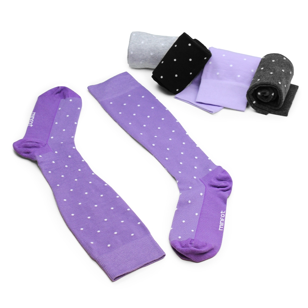 flygstrumpor-minfot-bomull-prickiga-viola-stödstrumpor-5-pack.jpg