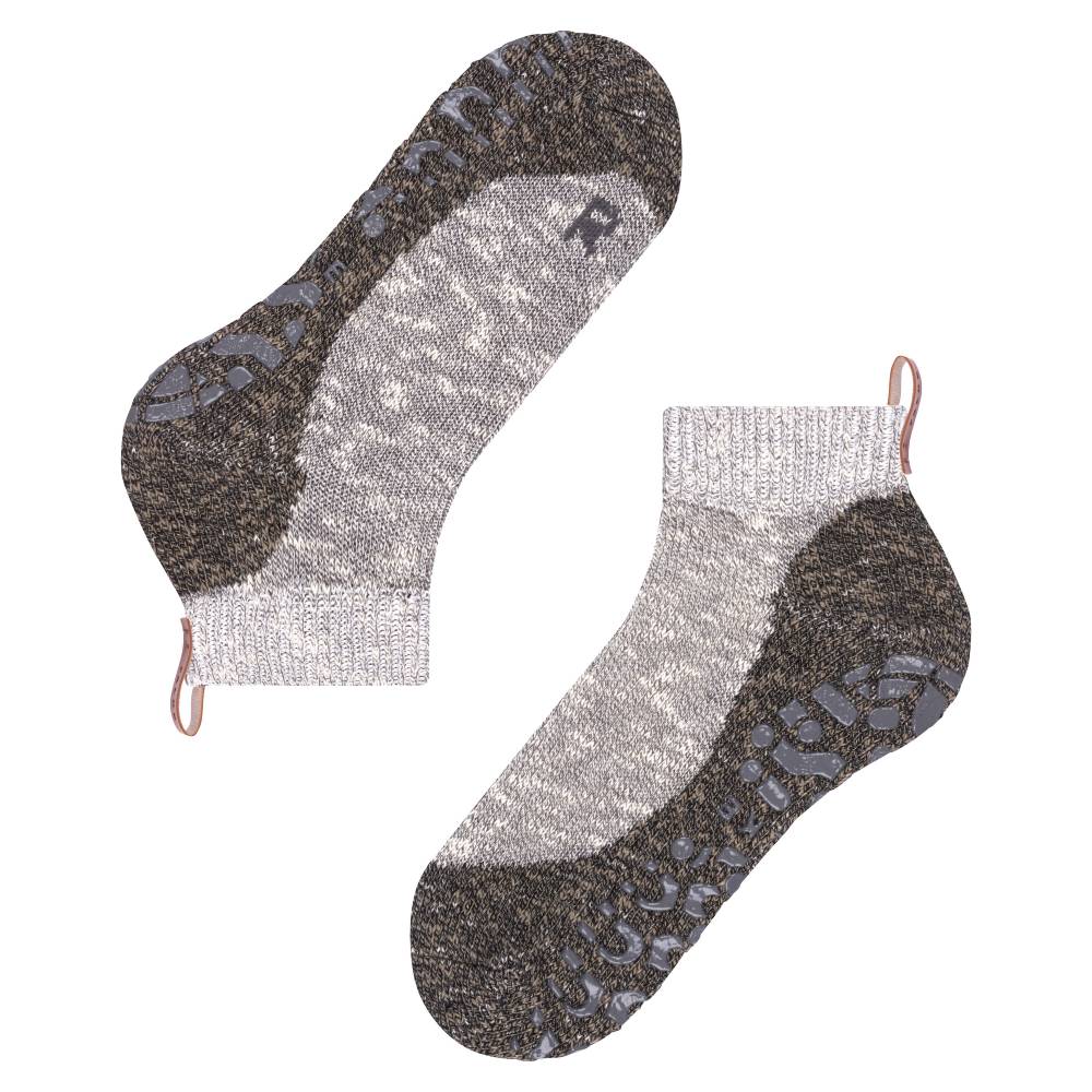 homepad-liggande-slippers-falke.jpg