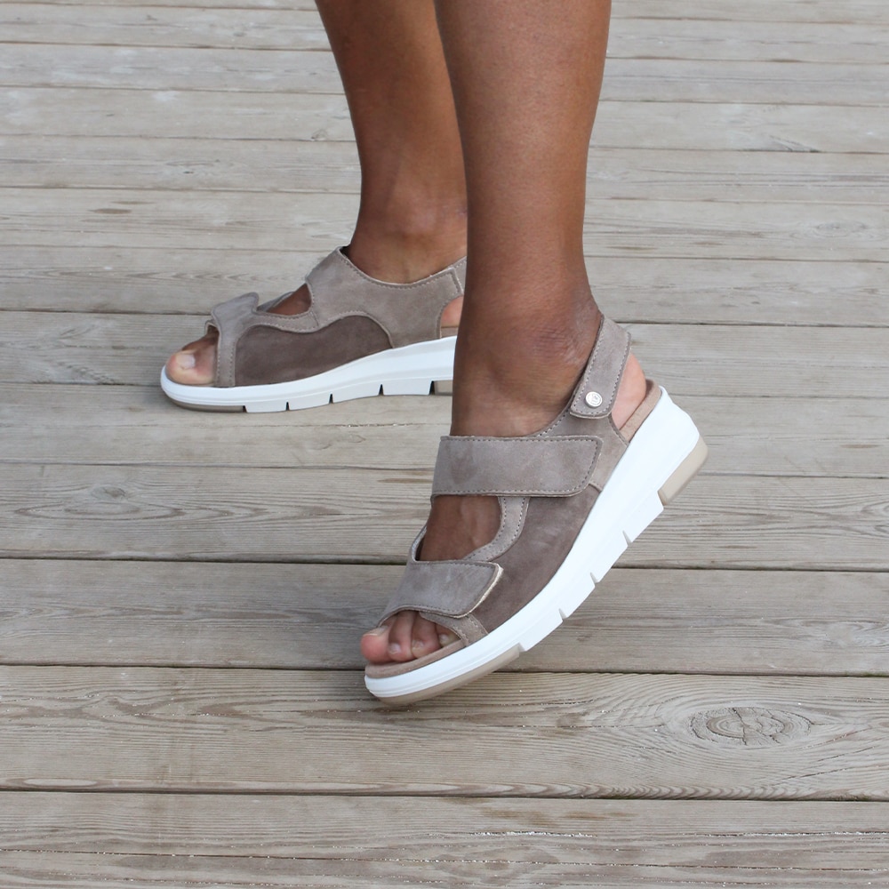 minfot-sandal-bea-komfort-mocka-beige-slitstarkt-läder-hälrem.jpg