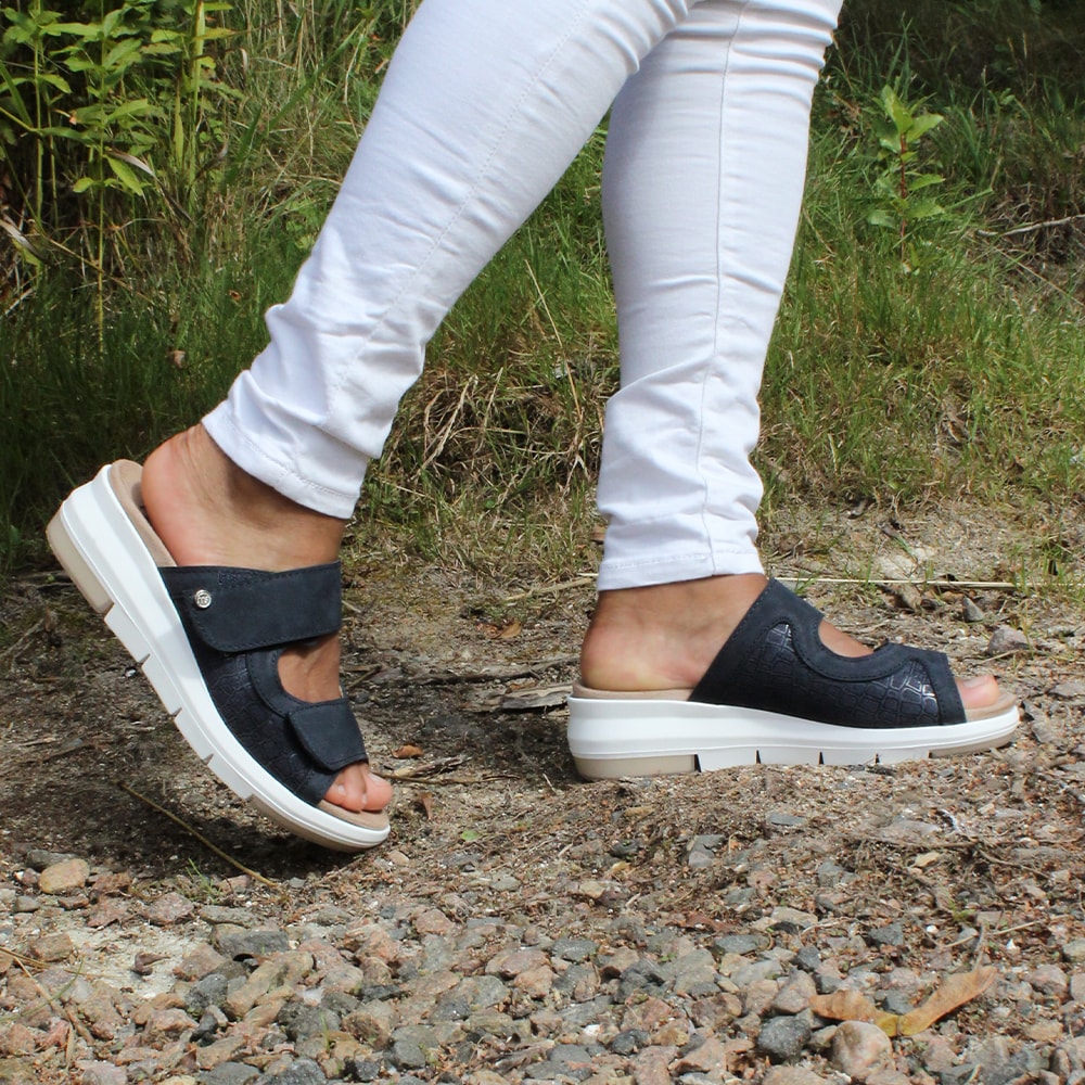 navy-bea-sandaler-kilklack-nubuck-stretch.jpg