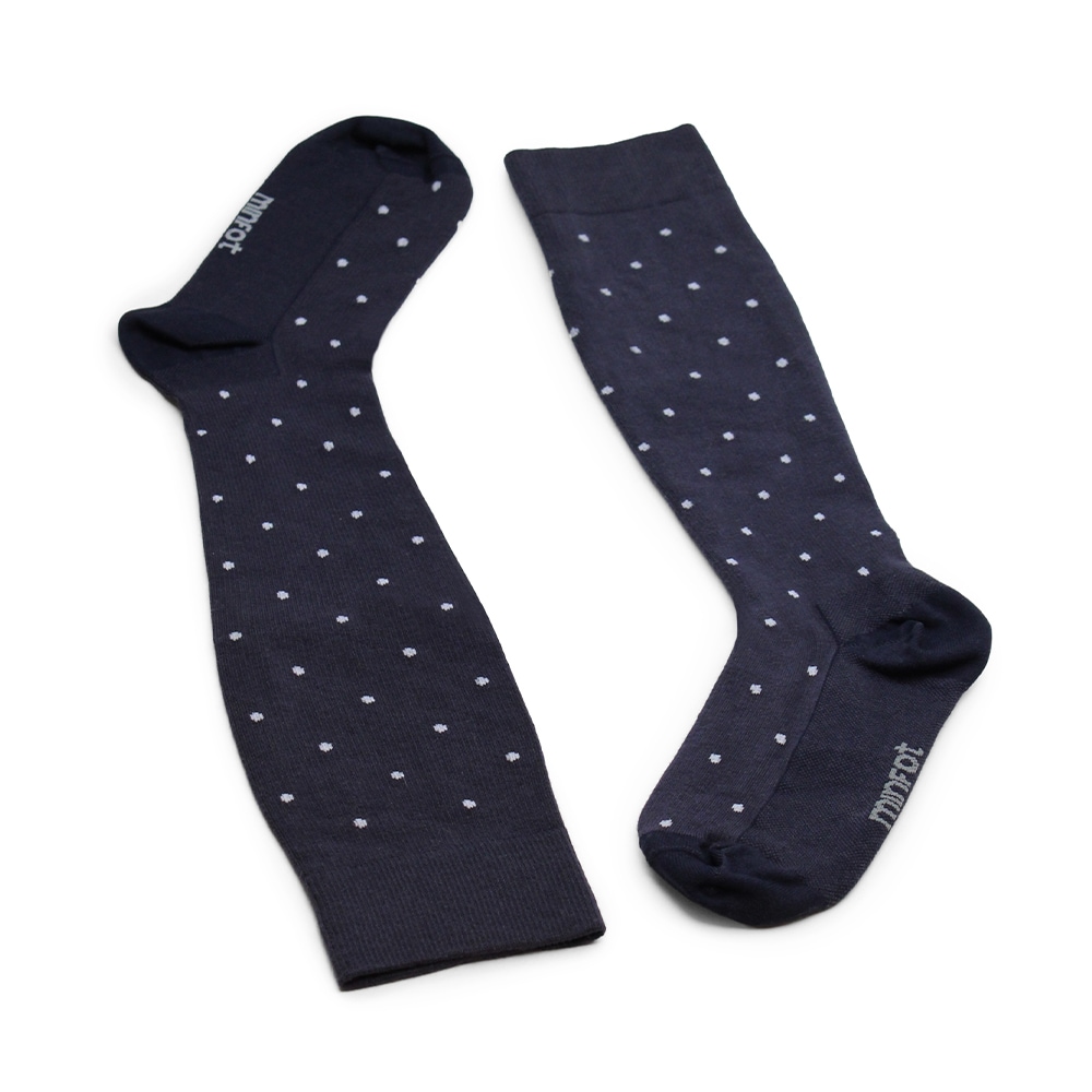 prickiga-stödstrumpor-bambu-navy-luftiga.jpg