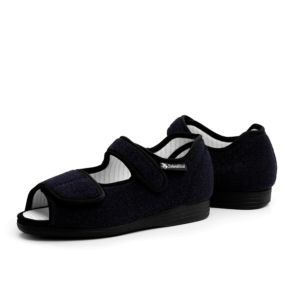 rymliga-specialsskor-sandaler-med-hälkappa.jpg