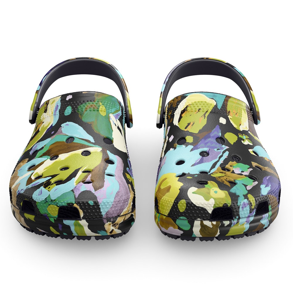 slip-in-tofflor-hemmaskor-grafisk-crocs.jpg