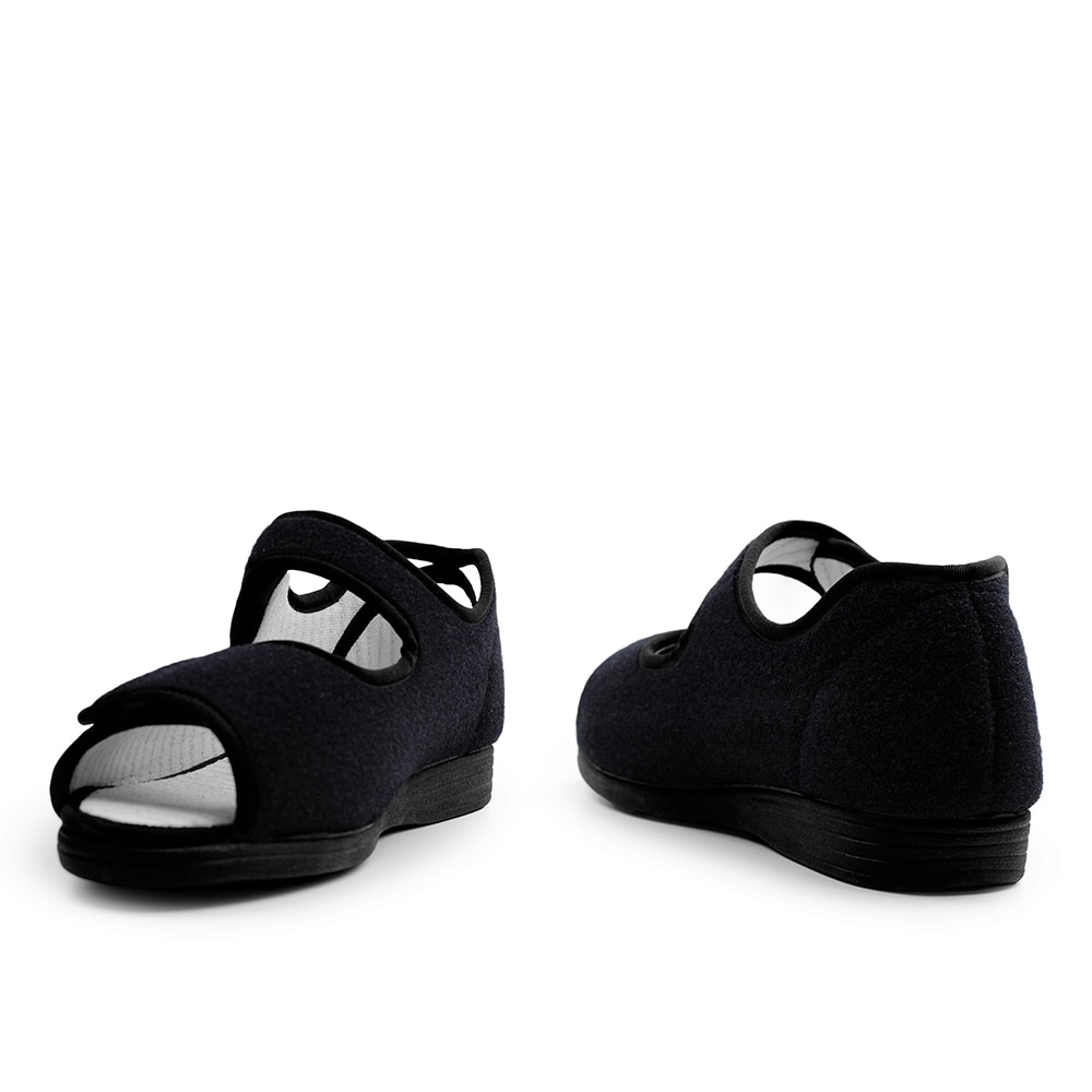 specialskor-navy-sandaler-med-hälkappa-yttersula.jpg