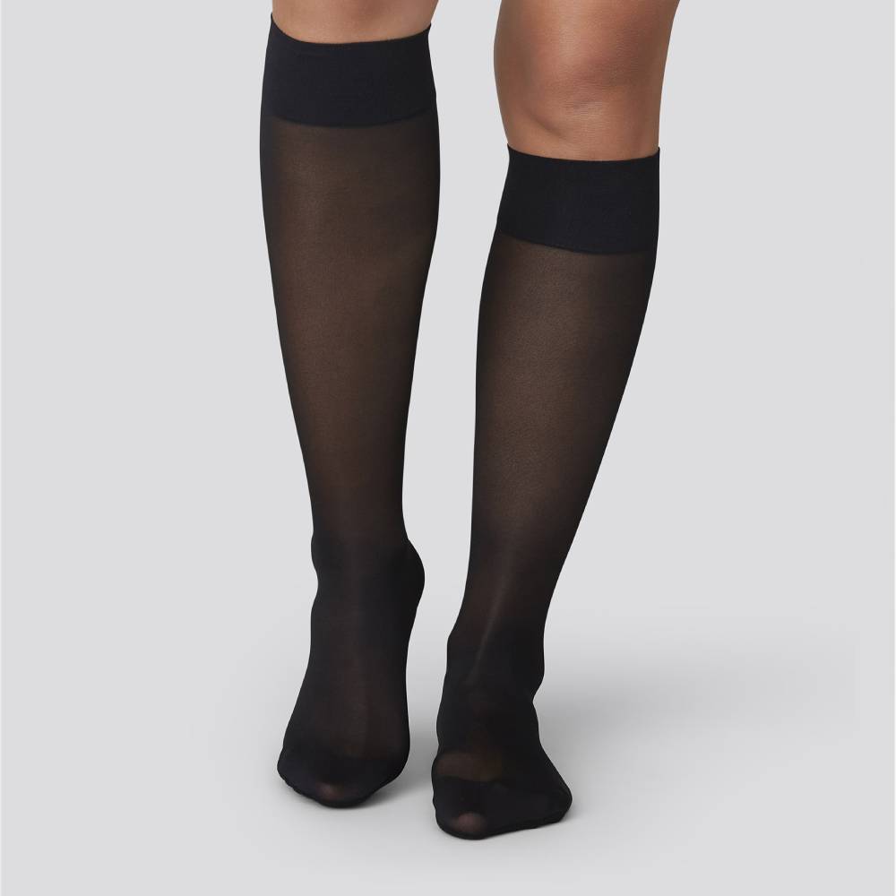 svarta-knästrumpa-nylon-swedish-stockings-bea.jpg