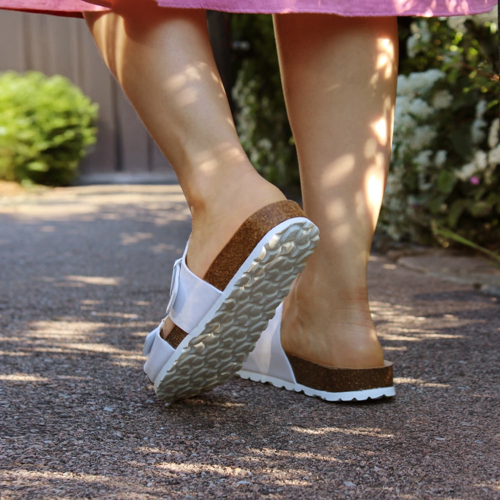vita-sandaler-med-remmar-minfot-softstep.jpg