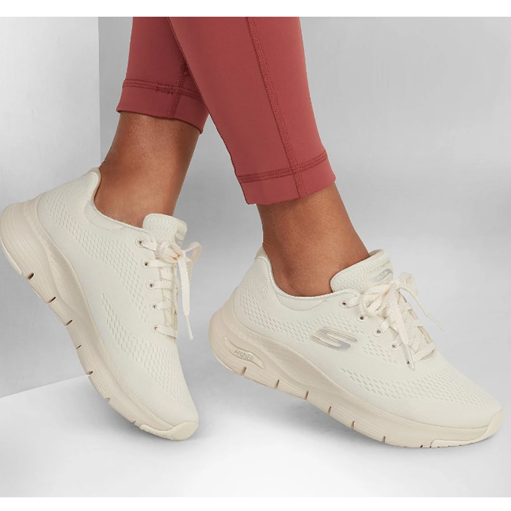 vita-träningsskor-skechers-arch-fit.jpg